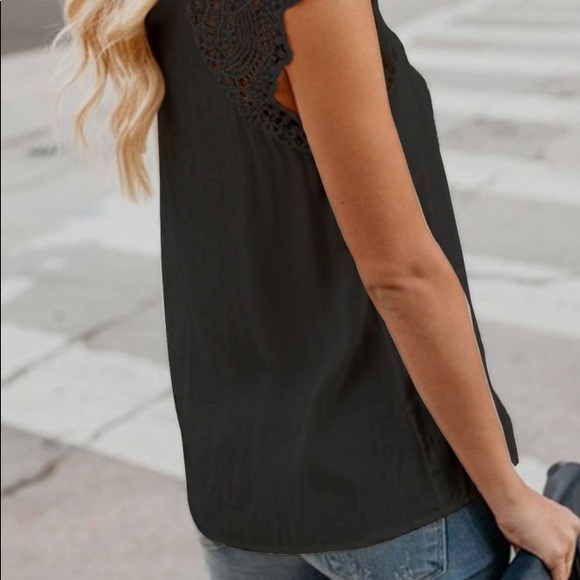 Black top with crochet detail! - Picture 2 of 3
